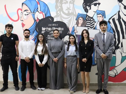 Azərbaycan Universitetinin rektoru Səadət Əliyeva yüksək ballı tələbələrlə görüşüb