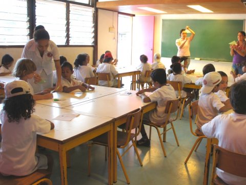 Bu ülkede yüzlerce okul öğretmensiz kalmış