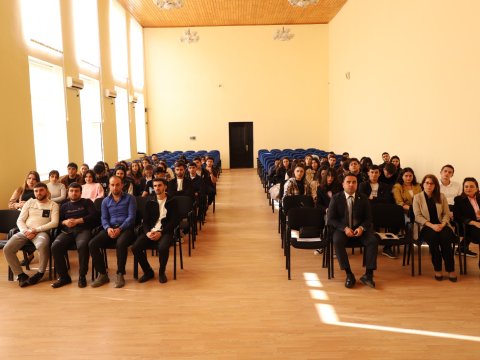 LDU-da iqtisadi mövzuda maarifləndirici seminar keçirilib