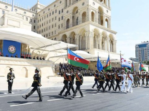 Parad saat 1-də başlayacaq