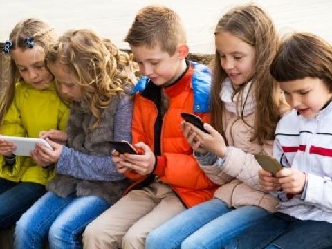 Qazaxıstanda sosial şəbəkələrə yaş məhdudiyyəti tətbiq edilə bilər