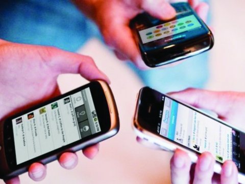 &ldquo;Telefon uşaqları tərbiyə edir, biz yox&rdquo;-&nbsp;məktəbdən xəbərdarlıq