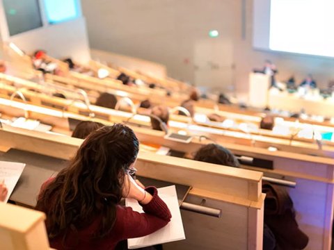 “Çox tələbə, çox maliyyə” modeli iflasa uğradı: universitetlərdə yeni dövr BAŞLAYIR