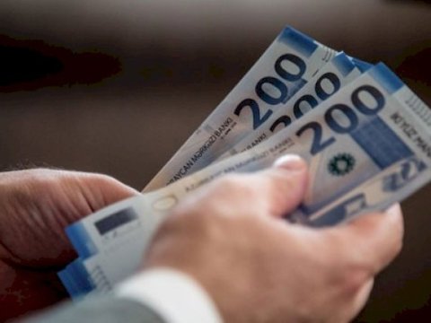 Müəllimlər maaş artımı istəyir, amma yeniliklərə ehtiyatlı yanaşır...