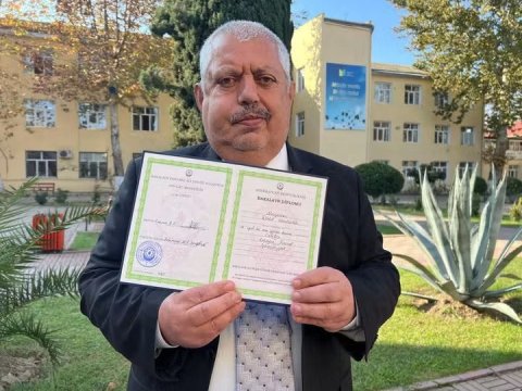62 yaşında diplom sevinci yaşadı - Məni tələbə yox, müəllim sanırdılar