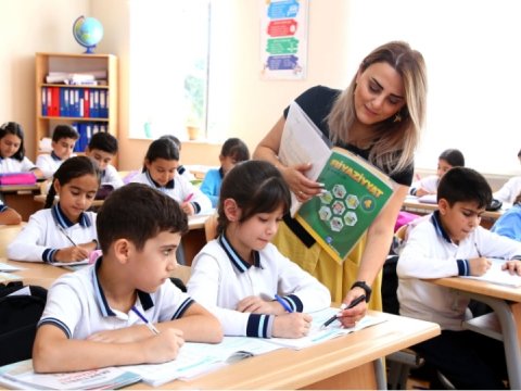 Müəllimin işi məktəbdə bitmir: &ldquo;Problem saatlarda yox, sistemdədir&rdquo;