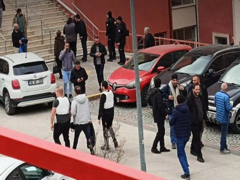 Türkiyədə silahlı şəxs universitet əməkdaşını girov götürüb