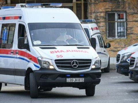 Dostu ilə zarafatlaşan yeniyetmə xəsarət alıb