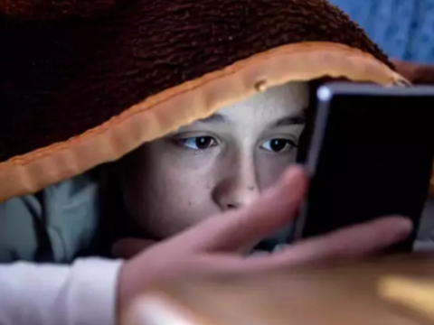 Yeniyetmələrdə sosial media asılılığı artır - ARAŞDIRMA