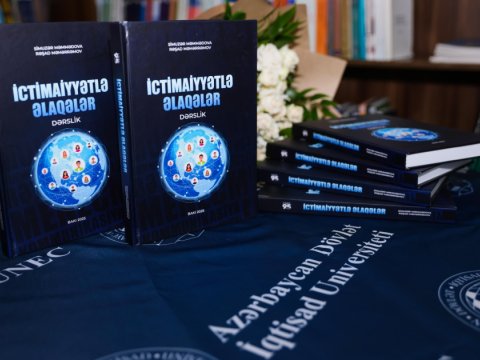 UNEC-də “İctimaiyyətlə əlaqələr” dərsliyinin təqdimatı keçirilib