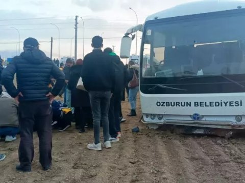 Məktəbli avtobusu TIR-la toqquşdu -&nbsp;14 yaralı