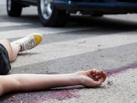 14 yaşlı qızı&nbsp;avtomobil vurdu