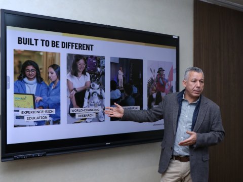 Kanadalı professor AzMİU-da akademik səfərdədir