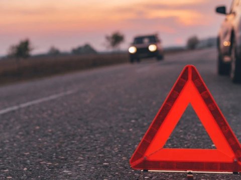 Qubada sərnişin avtobusu ana və övladını vurub