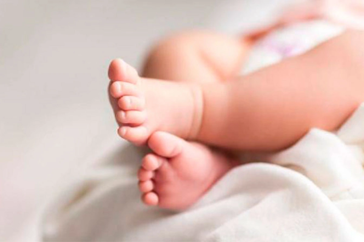 10 aylıq körpəyə etinasız yanaşmaya görə həkimə töhmət verildi - RƏSMİ