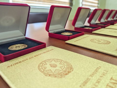 52 məzun qızıl və gümüş nişana layiq görülüb
