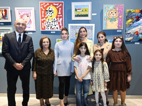 Arzu Əliyeva və Alena Əliyeva sərgidə&nbsp;iştirak ediblər