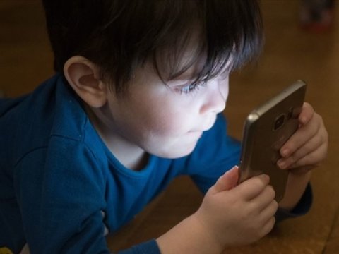 Smartfonlar uşaqların kognitiv inkişafını necə təsir edir?- ARAŞDIRMA