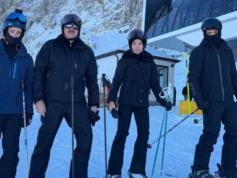 Prezident nəvələri ilə Şahdağda xizək sürdü&nbsp;- Foto