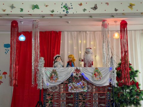 Balaca ürəklərə Yeni il sevinci: &ldquo;Qırmızı papağın Yeni il sərgüzəştləri&rdquo; tamaşası