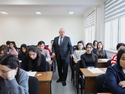 LDU-da payız semestrinin imtahan sessiyası davam edir