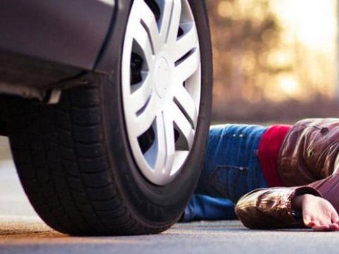 Qusarda avtomobil məktəbliləri vurub