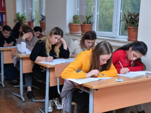 6 mindən çox şəxs eksternat imtahanda iştirak edəcək