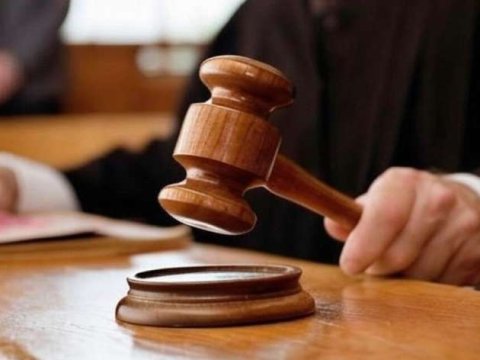 Atasını öldürən yeniyetməyə hökm oxunub