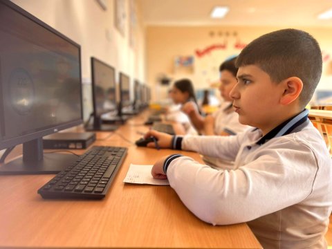 Böyük summativ qiymətləndirmələr davam edir