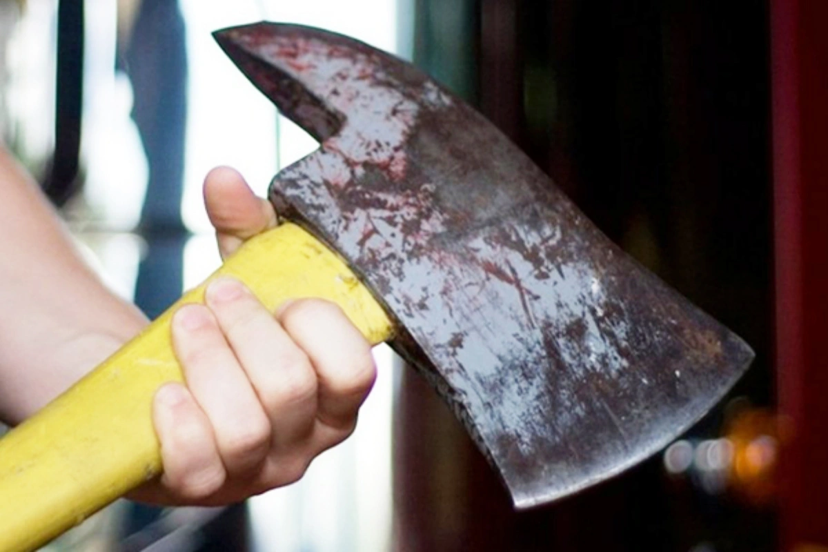 12 və 14 yaşlı yeniyetmələr baltalandılar: Əmi şübhəli bilinir