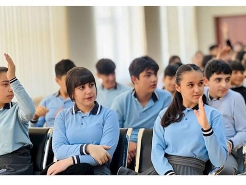 Məktəblərdə ümumi formalardan kənara çıxmaq olmaz - DEPUTAT