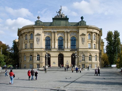 Polşa universitetləri AI və kibertəhlükəsizliyi öyrədir