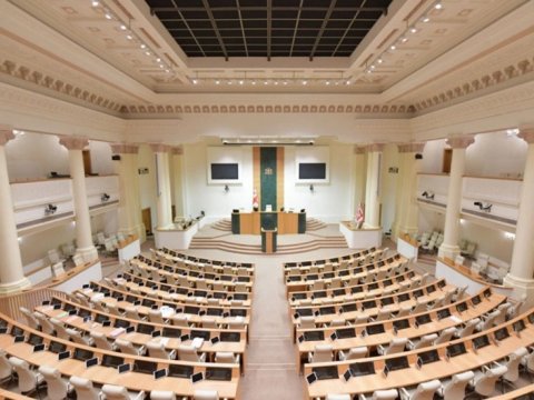Gürcüstan parlamenti 11 illik təhsilə keçidlə bağlı dəyişiklikləri qəbul edib