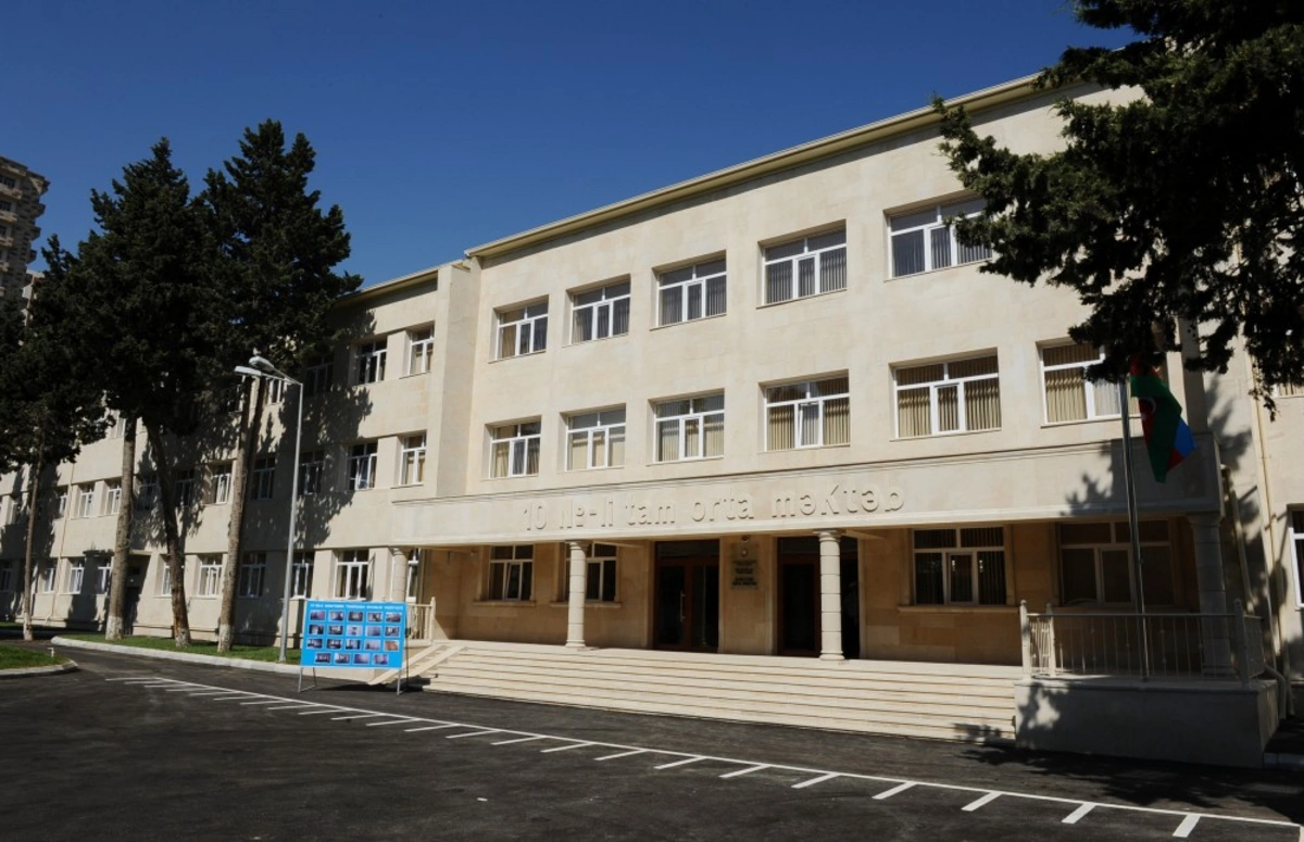 Məktəbdə şagird kəllə-beyin travması aldı