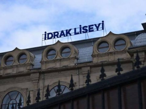 Yalana Məcnun kütlə, "İdrak" liseyi qışqırığı və sınan güzgü