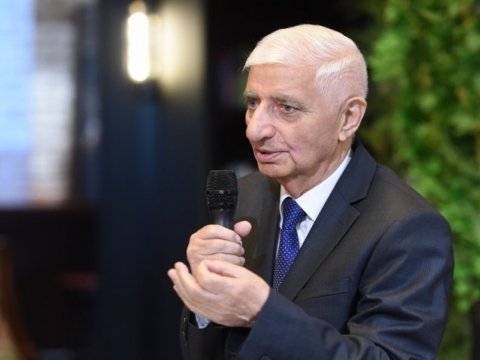 Ağdaşda məktəbə Xalq şairi Fikrət Qocanın adı verilib