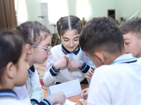 Akademik bilik yetərli deyil: şagirdlərin emosional inkişafı NƏZƏRƏ ALINMIR