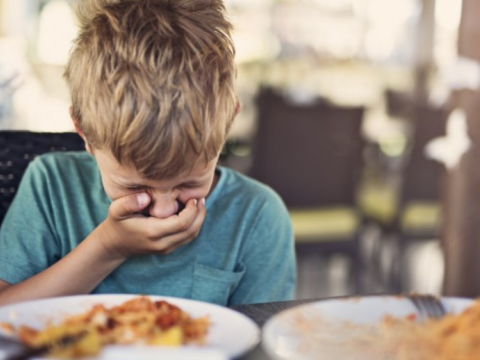 Uşaqlarda qida zəhərlənməsi: pediatr təhlükəli əlamətləri&nbsp;AÇIQLADI