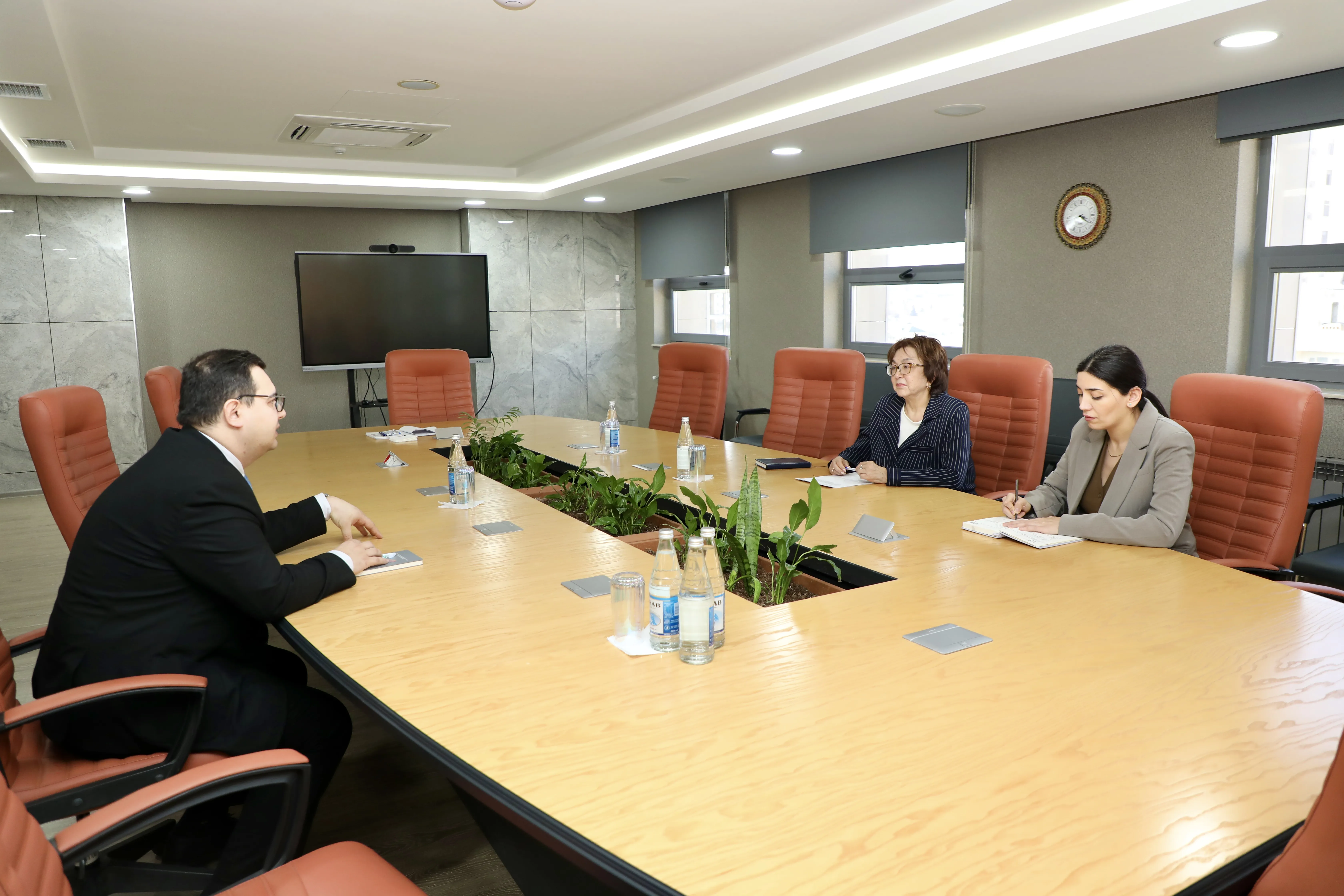 Məleykə Abbaszadə &ldquo;Yüksəliş&rdquo; müsabiqəsinin qalibi ilə görüşüb