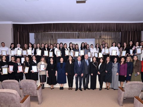 Yaradıcı müəllimlər təltif olunub