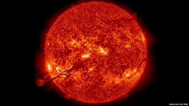 Günəşdəki&nbsp;partlayışlar zəlzələlərə səbəb ola bilər