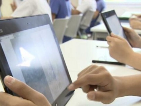 School bags are lightened with digital textbooks