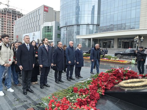 Nazirliyin kollektivi Xocalı qurbanlarının xatirəsini yad edib