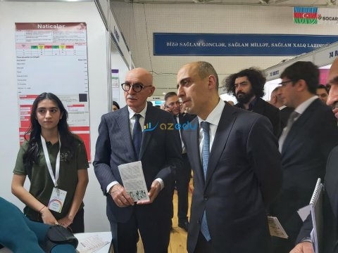 Nazir şagirdlərin&nbsp;layihələrini&nbsp;izlədi