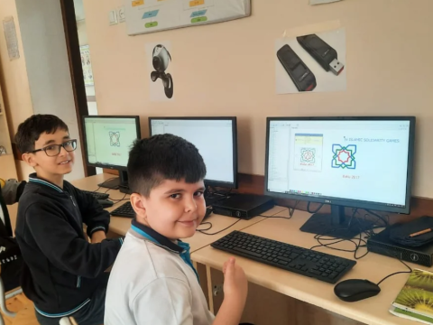 Son 4 ildə orta məktəblərə 200 mindən artıq kompüter verilib