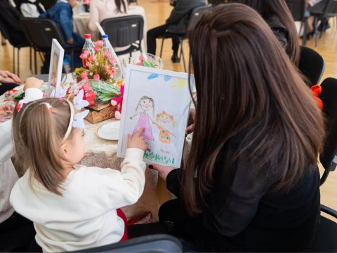 18 uşaq cəzaçəkmə müəssisəsində anaları ilə görüşüb