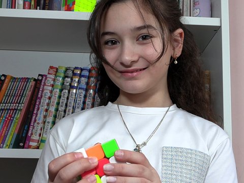 10 yaşlı dahinin böyük uğuru: Riyaziyyatdan dünya birincisi oldu