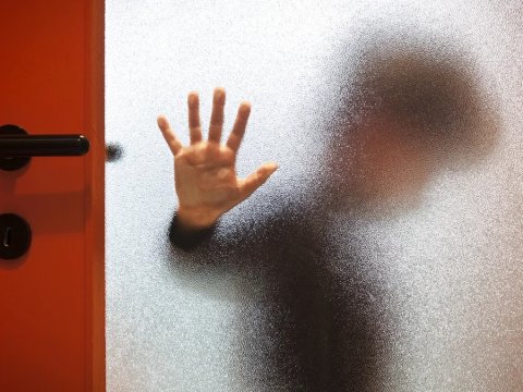 Uşağa tərbiyə məqsədilə zorakılıq göstərən şəxs cərimə olunacaq