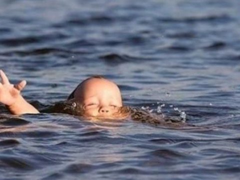 İki yaşlı uşaq su kanalına düşərək ölüb