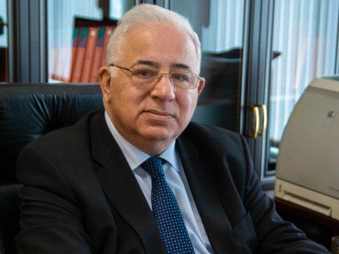 Putin azərbaycanlı alimi təltif edib